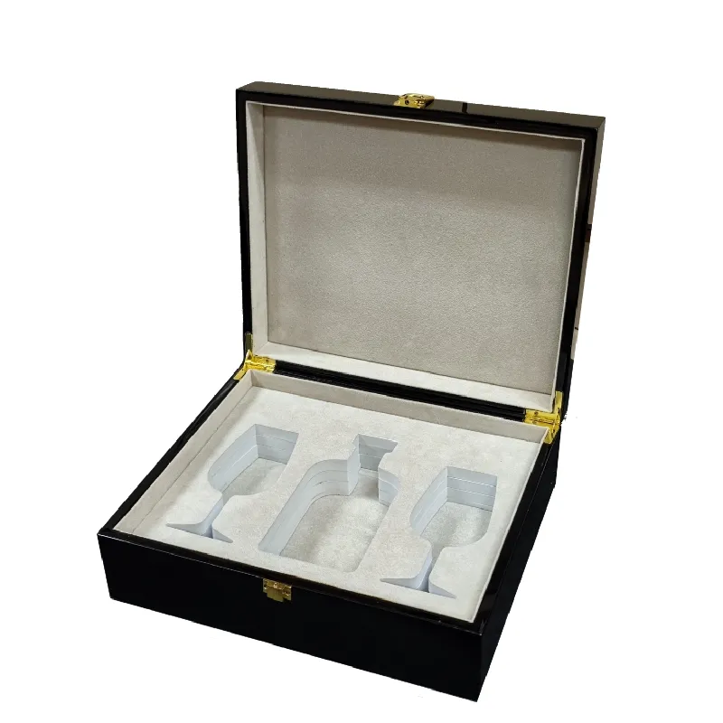 Logotipo personalizado de lujo Popular vino de madera/Whisky/Brandy Caja de embalaje Juego de whisky de madera Caja de almacenamiento Caja de regalo Embalaje en stock Fabricante Precio fob 04